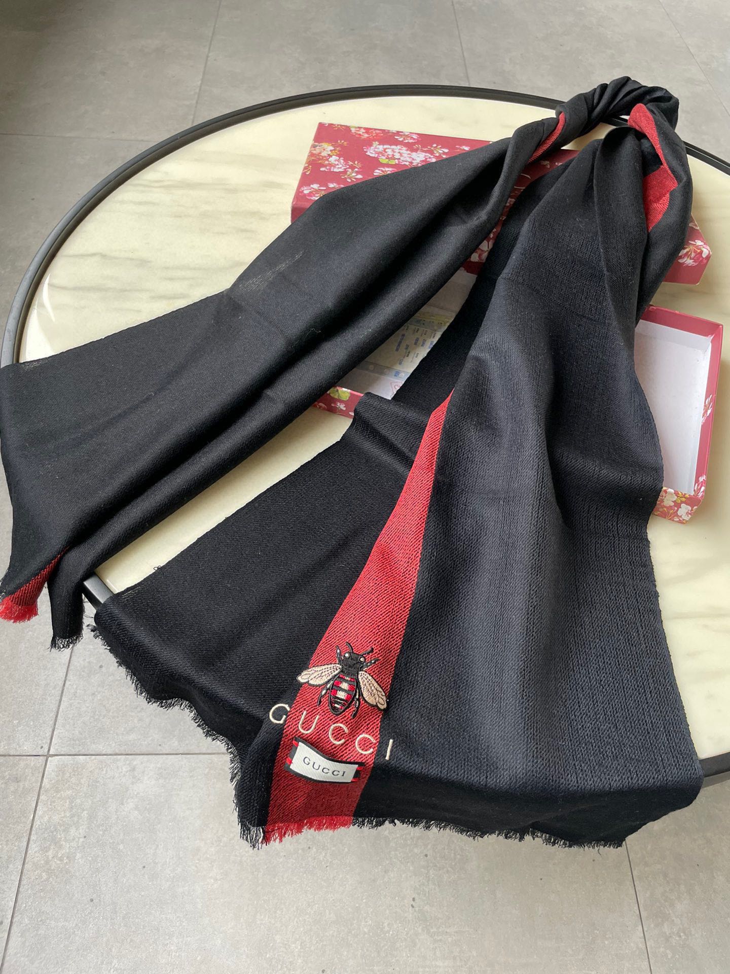 SCARF 200 CM IN BLACK MIX RED CASHMERE WITH EMBROIDERED BEE 407516 mysite