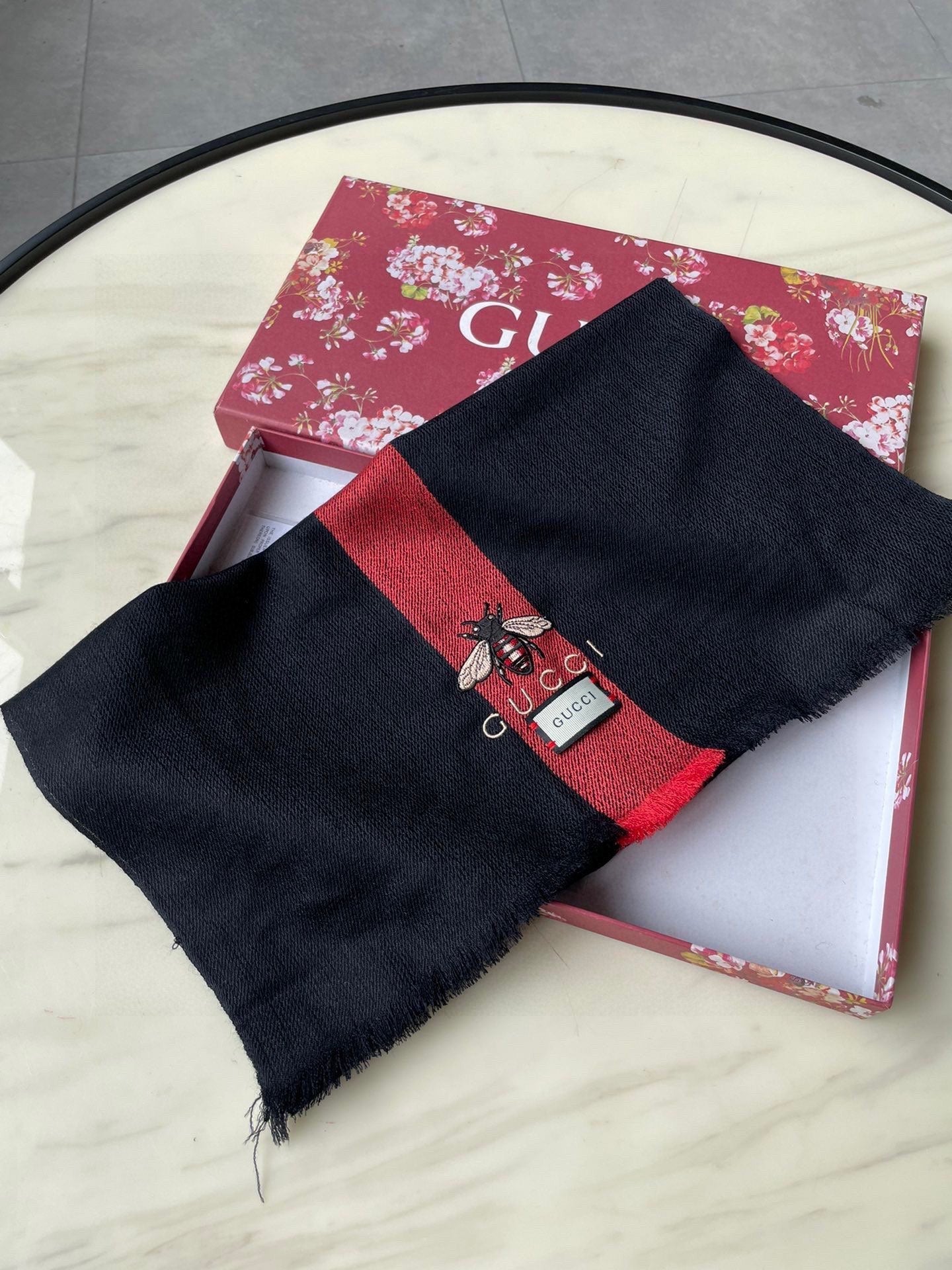 SCARF 200 CM IN BLACK MIX RED CASHMERE WITH EMBROIDERED BEE 407516 mysite