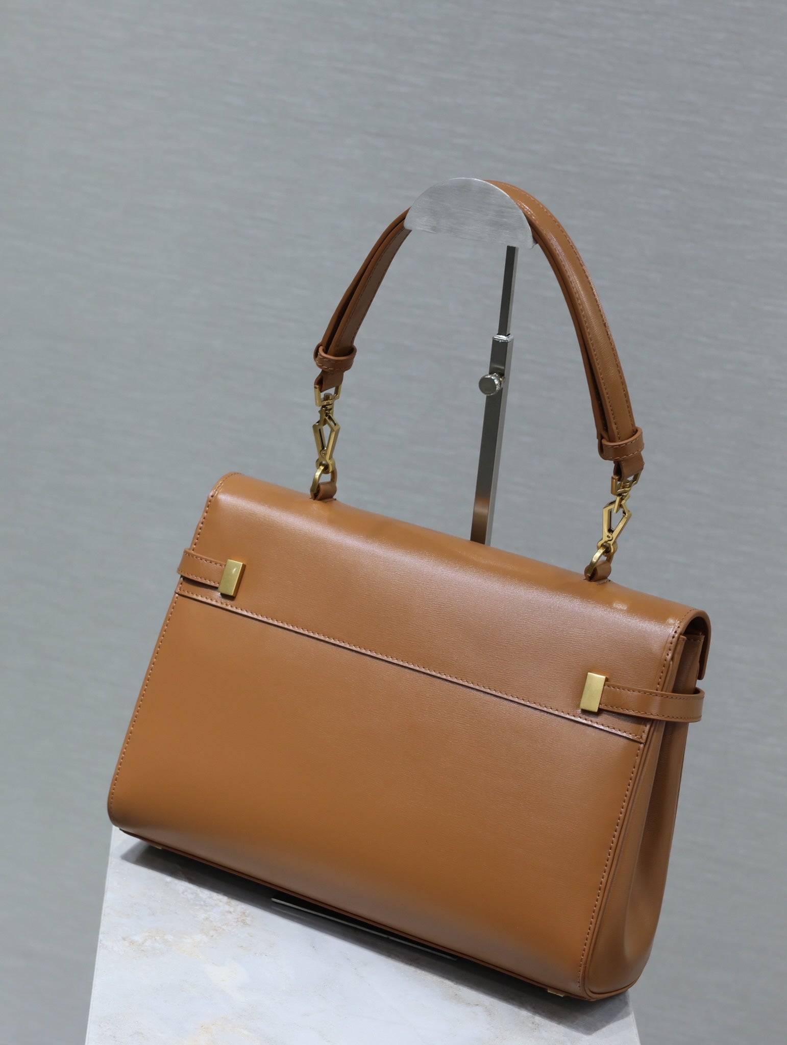 MANHATTAN HANDBAG 32 IN CINNAMON BROWN CALFSKIN GOLD HARDWARE mysite