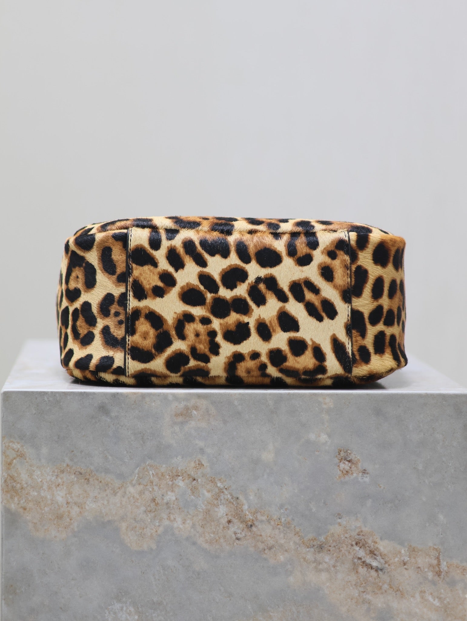 LE 5 À 7 SMALL SUPPLE 23 IN LEOPARD PRINT CALFSKIN mysite