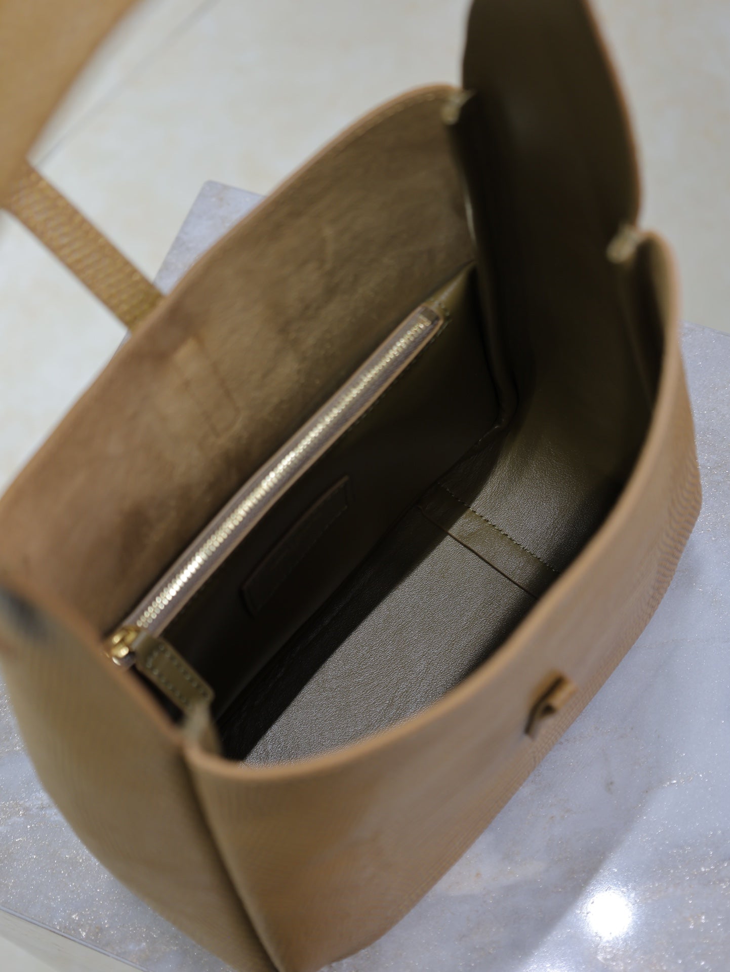 LE 5 À 7 SMALL SUPPLE 23 IN CIDER BROWN LIZARD-EMBOSSED CALFSKIN mysite