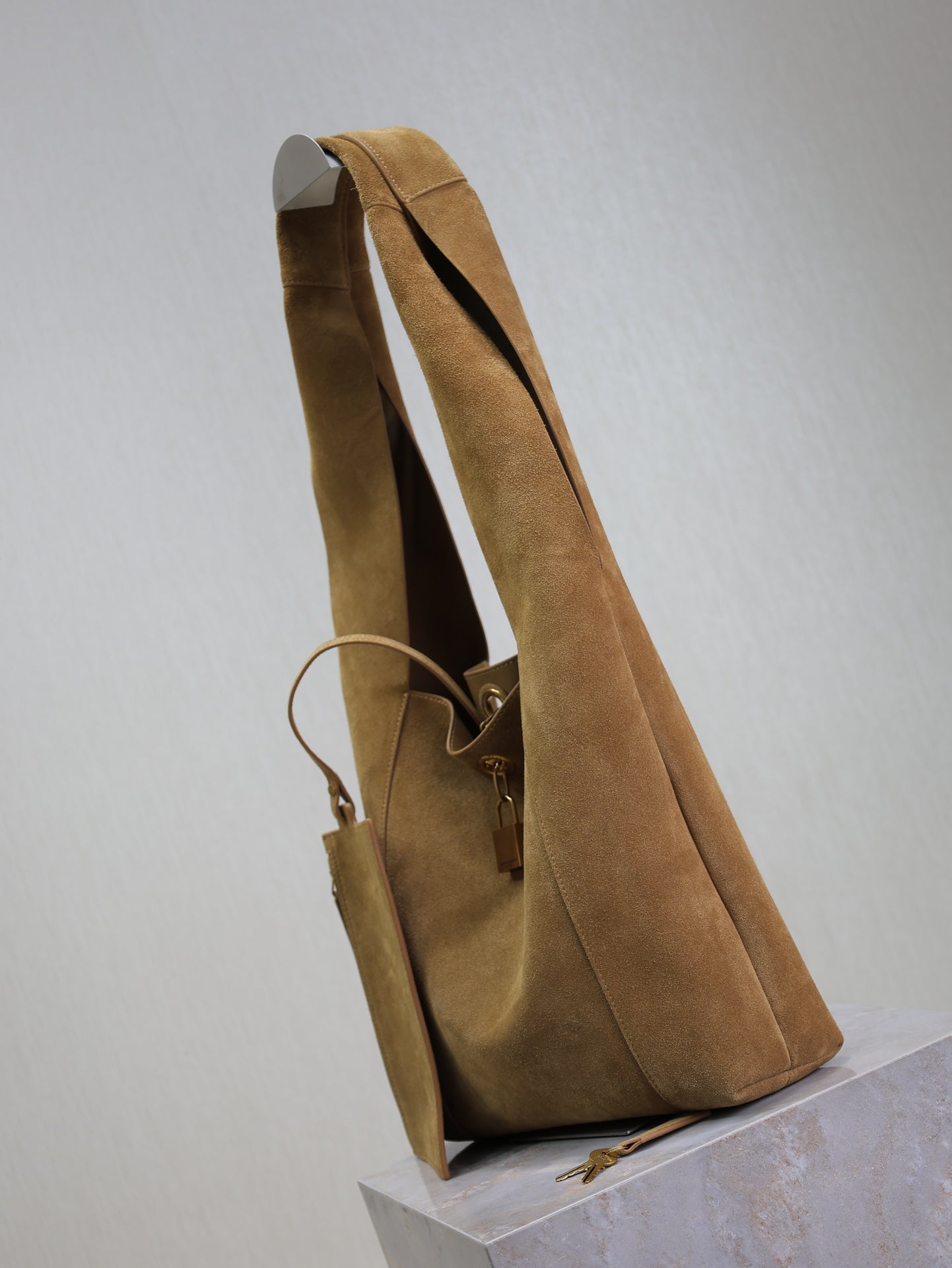 TANGER HOBO BAG 27 IN PEANUT BROWN SUEDE mysite