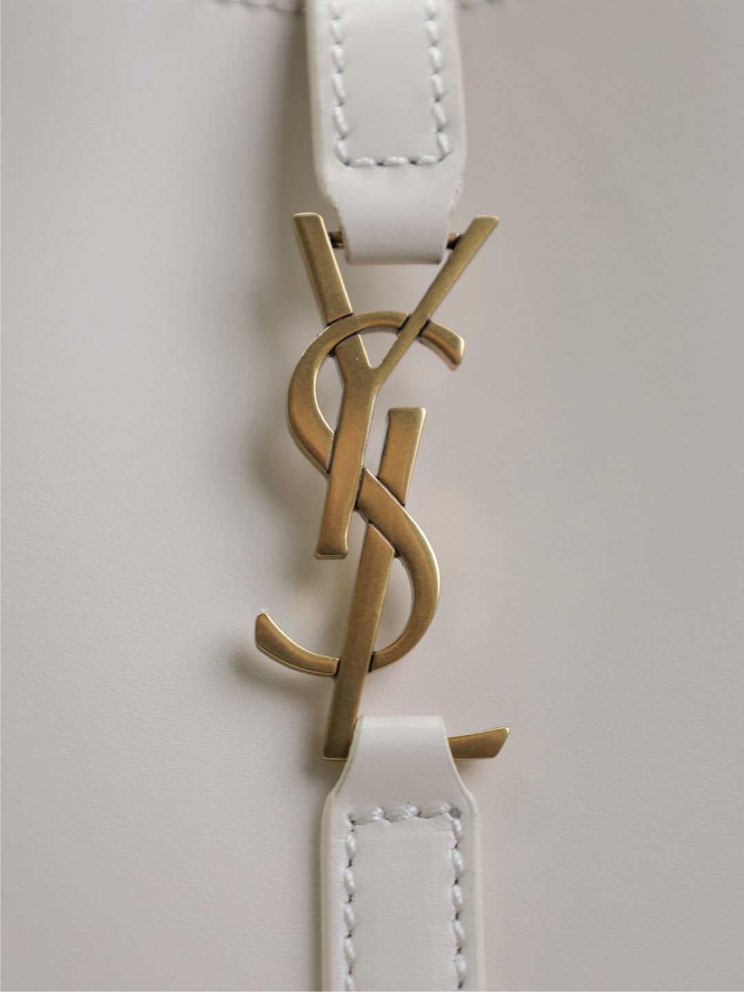 LE 5 À 7 PHONE BAG 18 IN WHITE CALFSKIN mysite