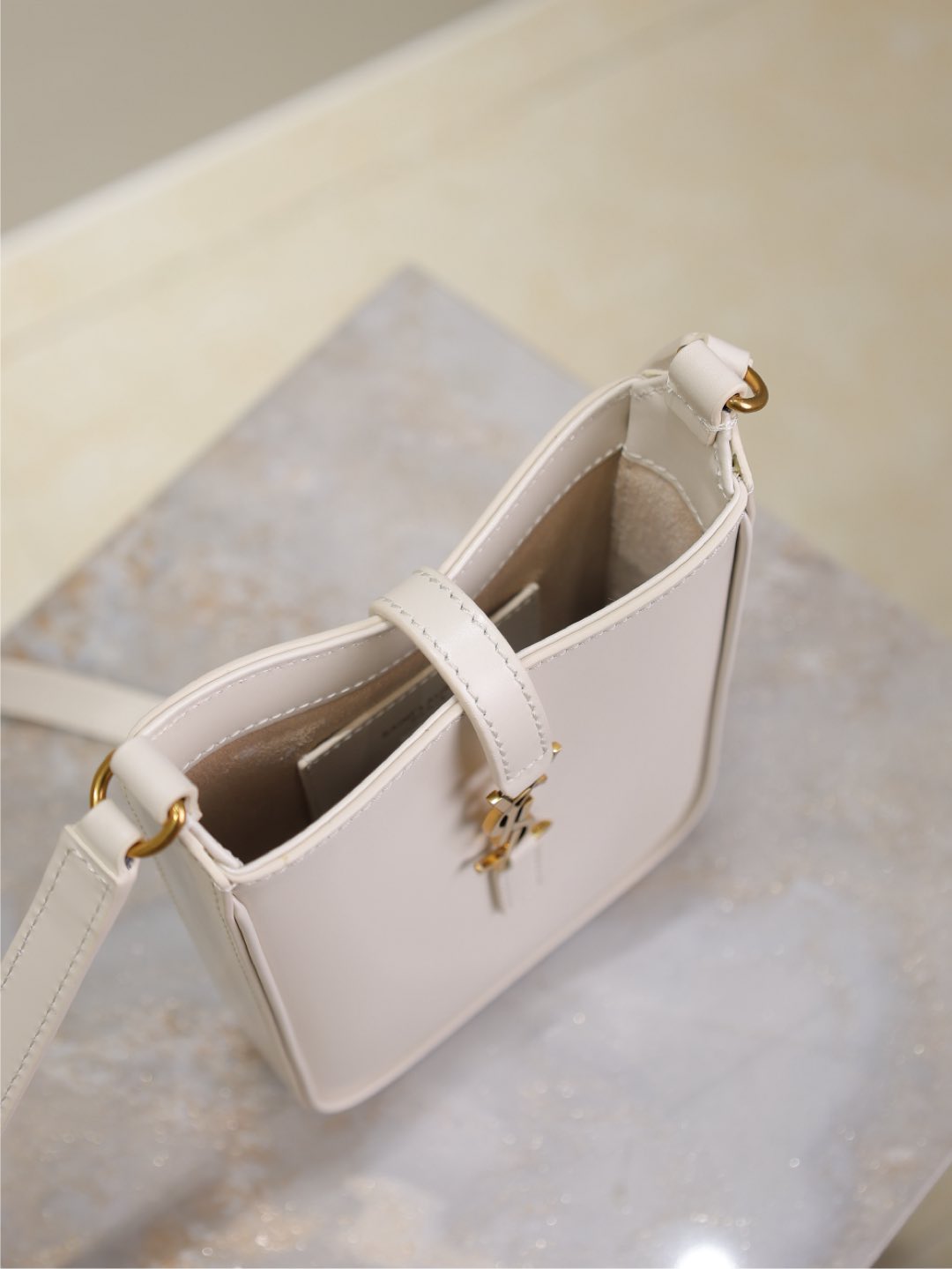 LE 5 À 7 PHONE BAG 18 IN WHITE CALFSKIN mysite