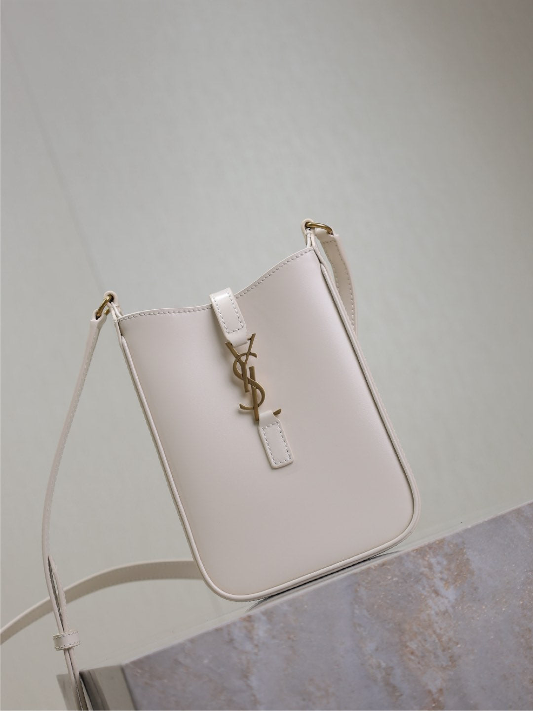 LE 5 À 7 PHONE BAG 18 IN WHITE CALFSKIN mysite