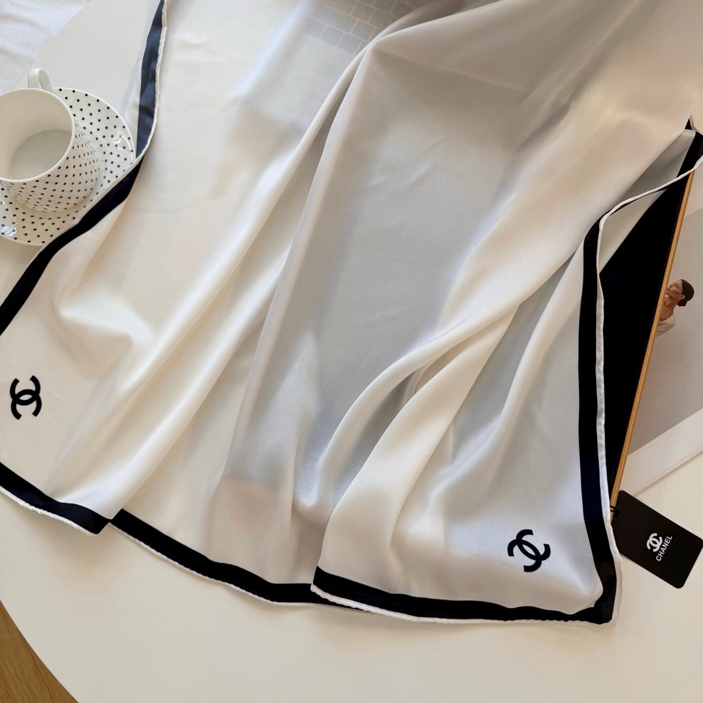 White square silk scarf mysite