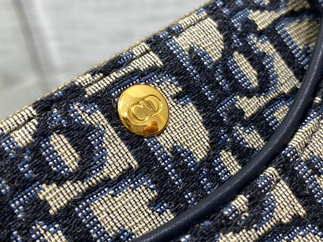 CD HOBO AVENUE 21CM BLUE OBLIQUE EMBROIDERY mysite