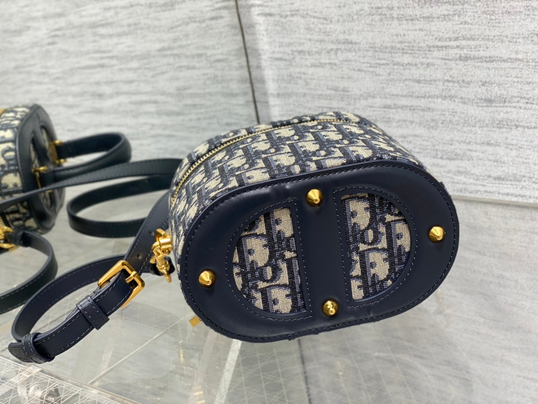 CD SIGNATURE VANITY 16CM BLUE OBLIQUE EMBROIDERY mysite