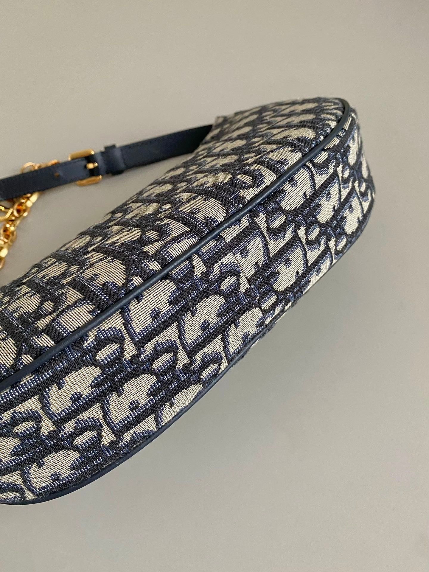 CD LOUNGE 26CM BLUE OBLIQUE EMBROIDERY mysite