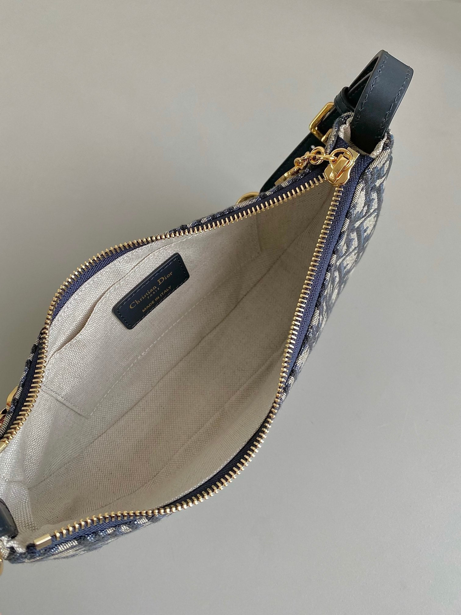 CD LOUNGE 26CM BLUE OBLIQUE EMBROIDERY mysite