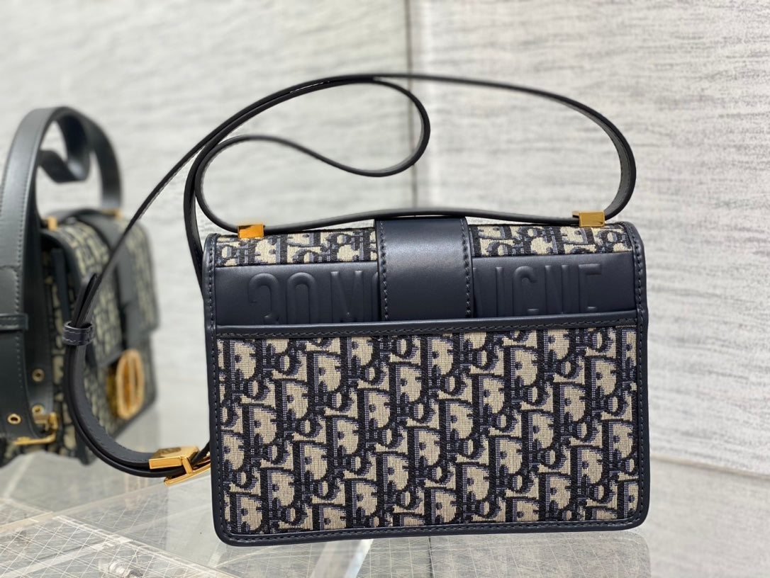 30 MONTAIGNE 24CM BLUE OBLIQUE EMBROIDERY mysite