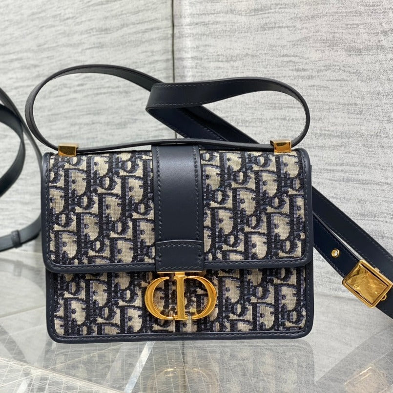 30 MONTAIGNE 21CM BLUE OBLIQUE EMBROIDERY mysite