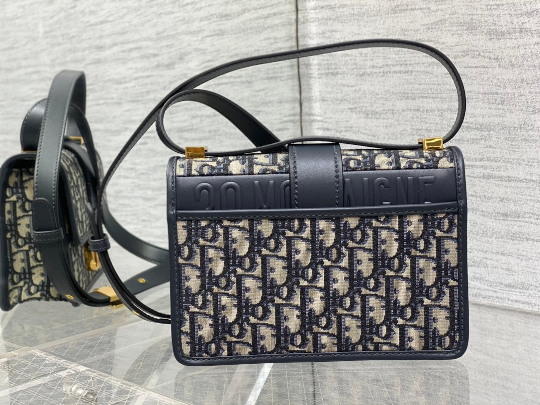 30 MONTAIGNE 21CM BLUE OBLIQUE EMBROIDERY mysite