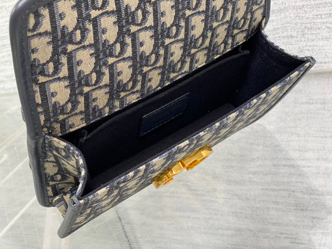 30 MONTAIGNE 21.5CM BLUE OBLIQUE EMBROIDERY mysite