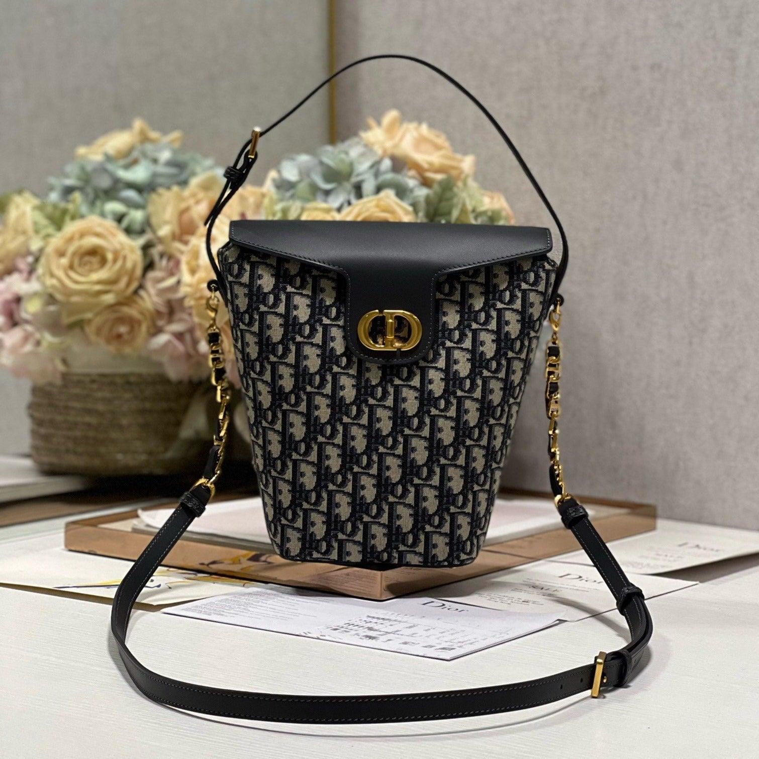 30 MONTAIGNE 13 24x24x9.5CM BLUE OBLIQUE EMBROIDERY mysite