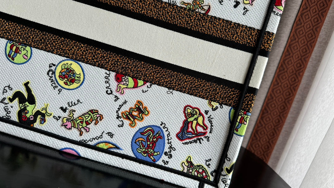 Medium CD Book Tote 36cm White Multicolor Dragon Zodiac Embroidery mysite