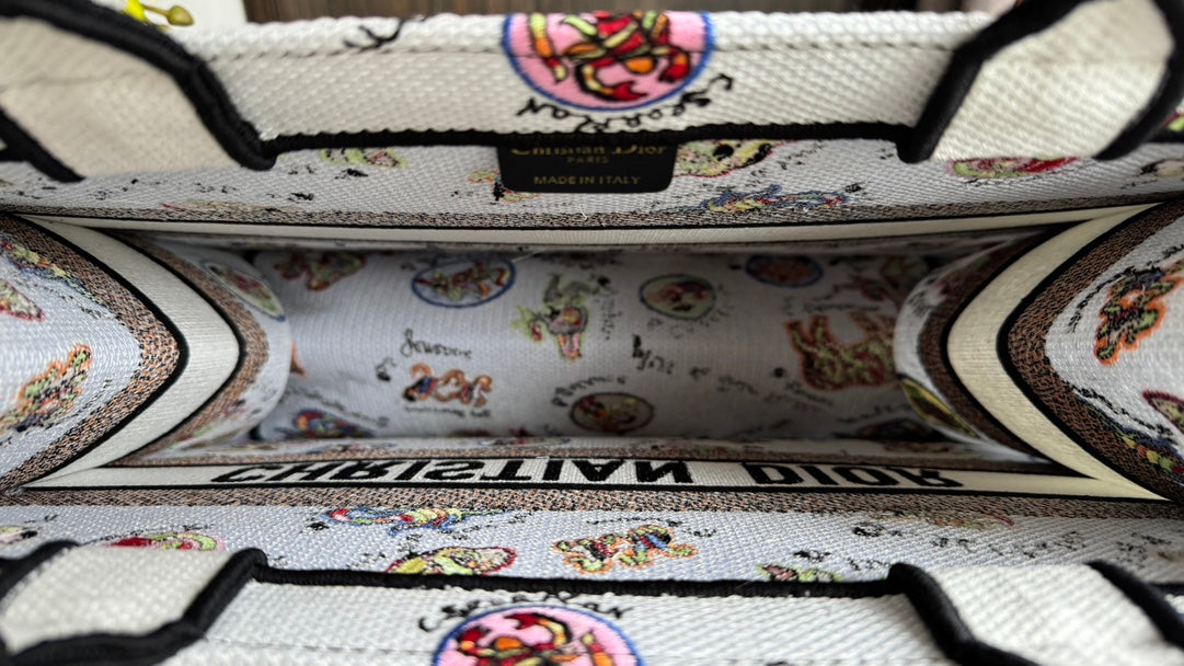 Medium CD Book Tote 36cm White Multicolor Dragon Zodiac Embroidery mysite