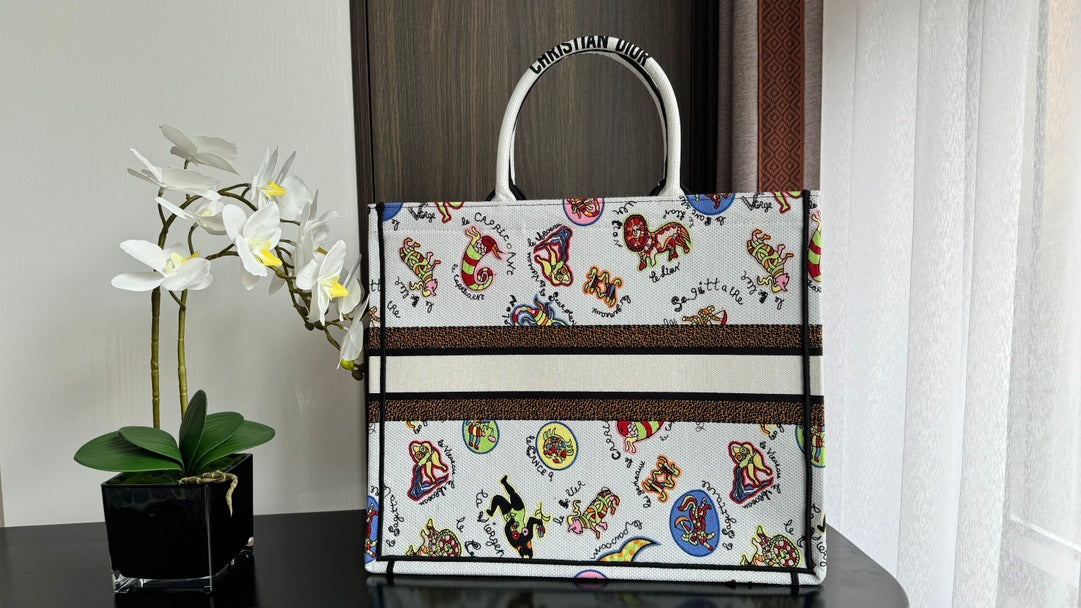Large CD Book Tote 42cm White Multicolor Dragon Zodiac Embroidery