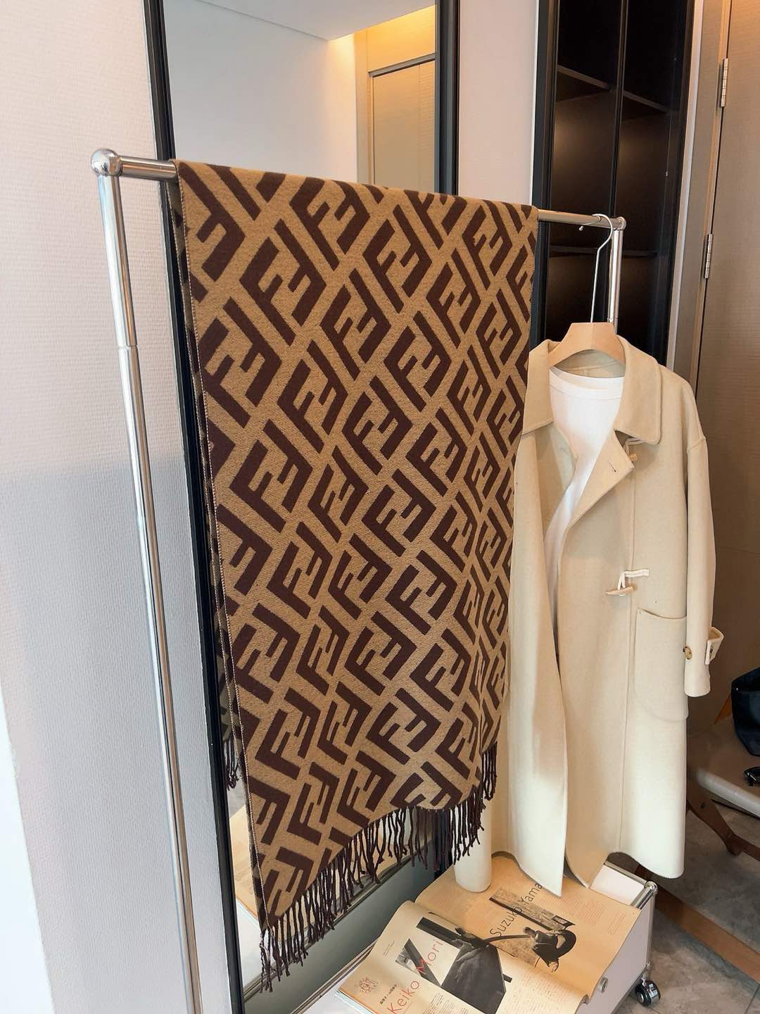 Elegant Camellia Pearl Cashmere Scarf-04 mysite